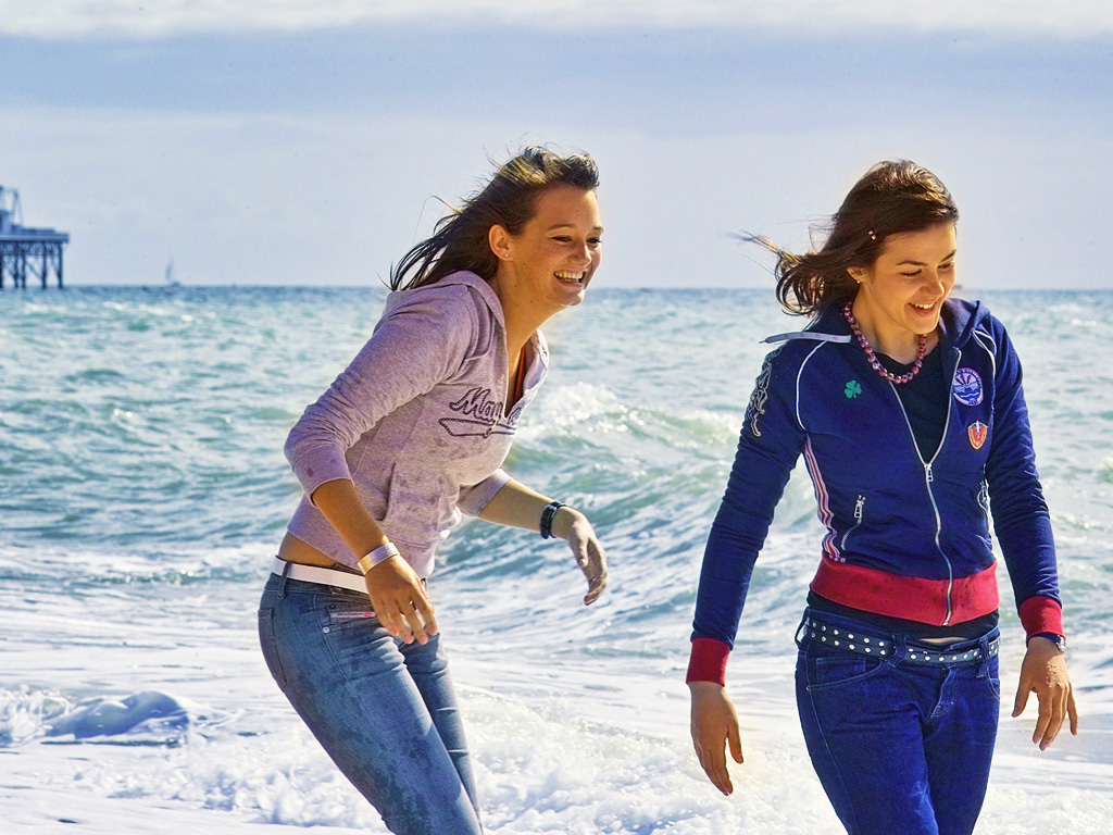 Sprachschüler am Strand von Brighton