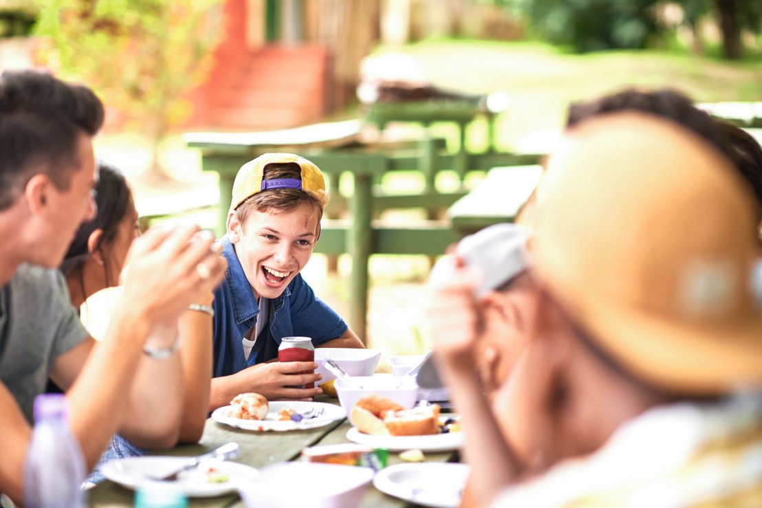 Zusammen essen Feriencamp