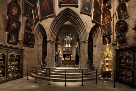 Dumbledores Büro Albus Dumbledores Büro gehört zu den Attraktionen der Tour.