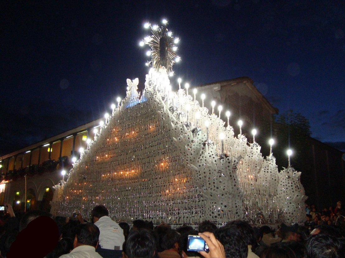 Feste in Madrid gehören in jeden Aktiviätsplan. So auch das auf dem Bild eingefangene Semana Santa Ayacucho.