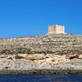 St Marys Tower in Comino aus der Entfernung