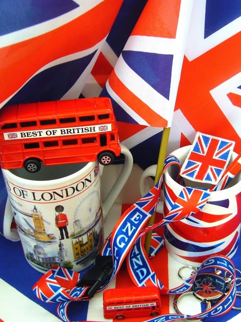 Auf dem Bild siehst du in typisch britische Gegenstände. Auch typisch Britisch können zu Teil Zungenbrecher auf Englisch sein.