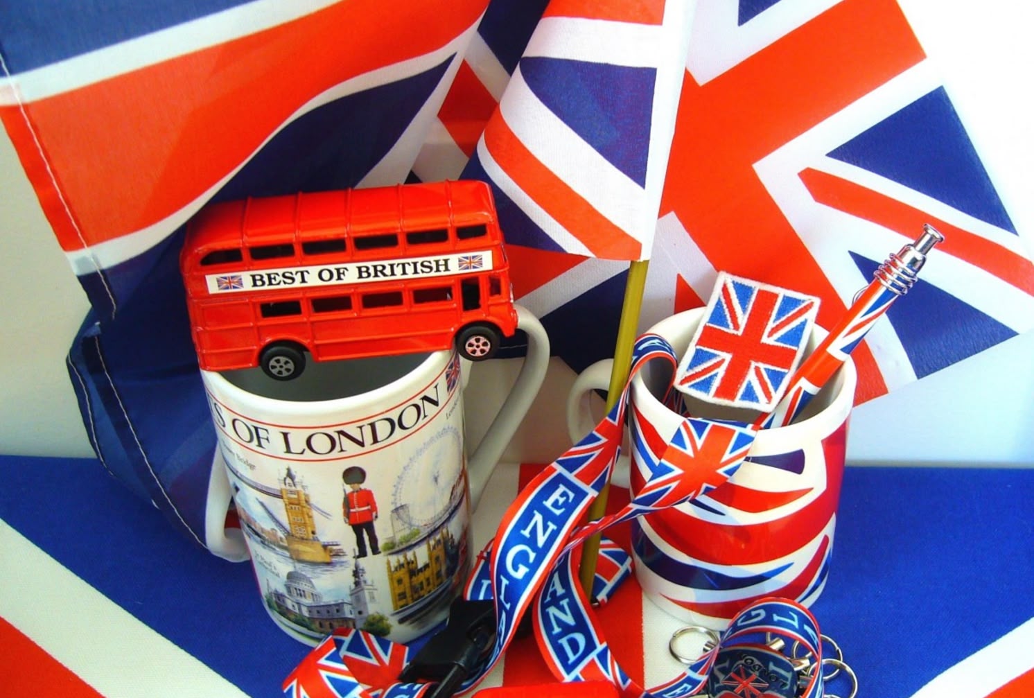 Auf dem Bild siehst du in typisch britische Gegenstände. Auch typisch Britisch können zu Teil Zungenbrecher auf Englisch sein.