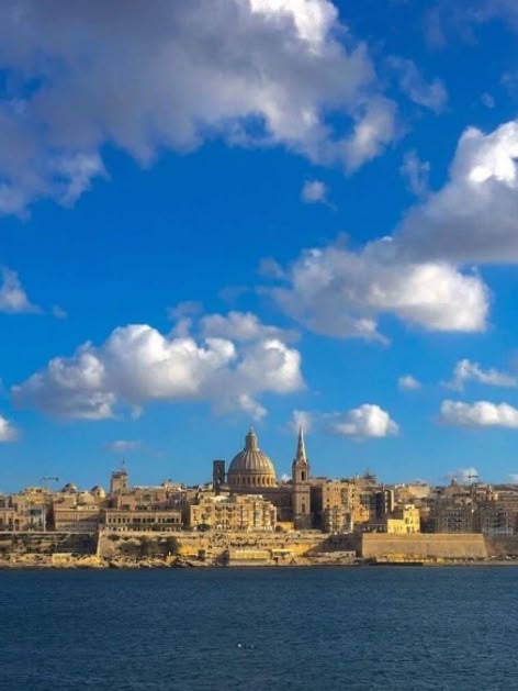 Malta aus dem Meer siehst auch wunderbar aus. Vielleicht wird Malta ja deine neue Heimat während deines Ruhestands?