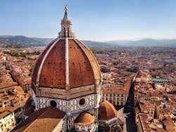 Das Bild zeigt Florenz von oben. Der Blick allein ist ein Florenz Highlight für sich.