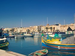 Zu sehen ist Valetta, die Hauptstadt von Malta. Dort gibt es einiges zu sehen.